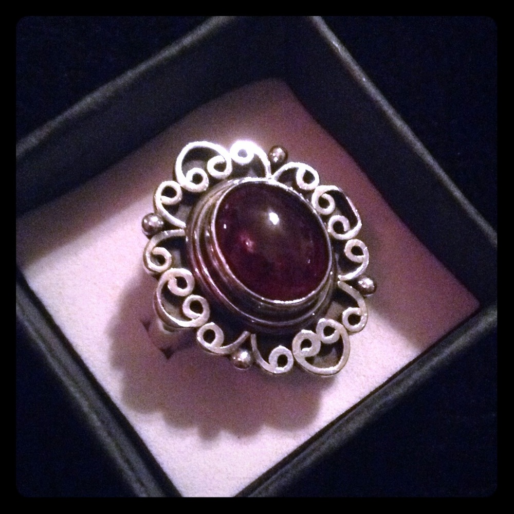 SALE!!! Vintage Garnet Ring!